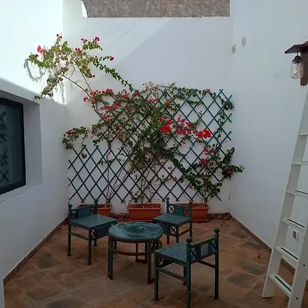 Проживание в семье Casa Mocan Арресифе